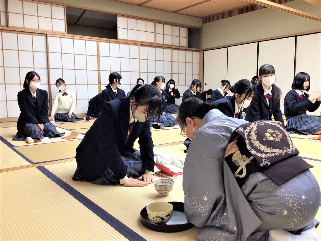 中学2年生 茶道初回授業page-visual 中学2年生 茶道初回授業ビジュアル